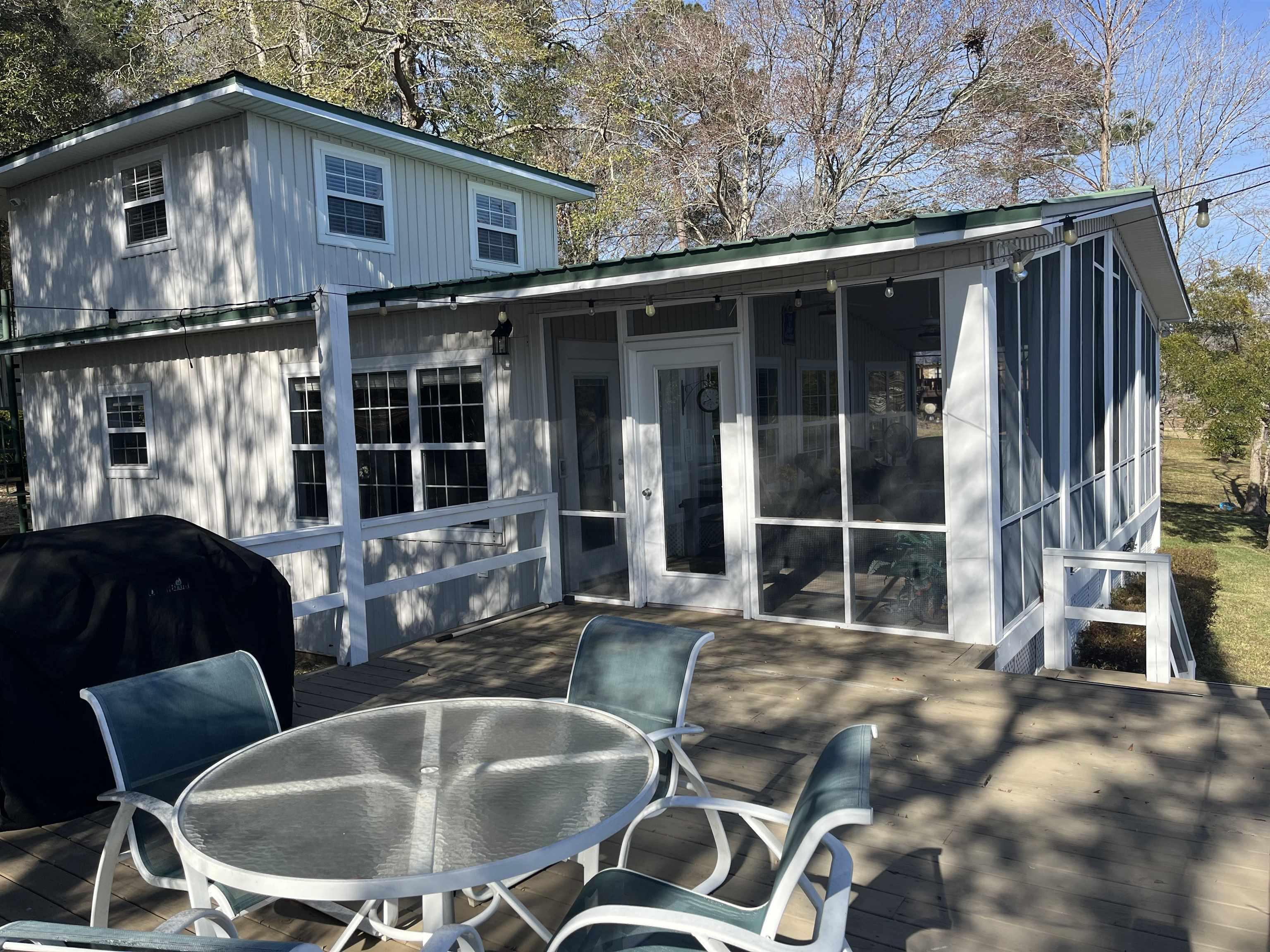 Image 2: Deck/Screened Porch