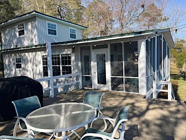 Image 2: Deck/Screened Porch