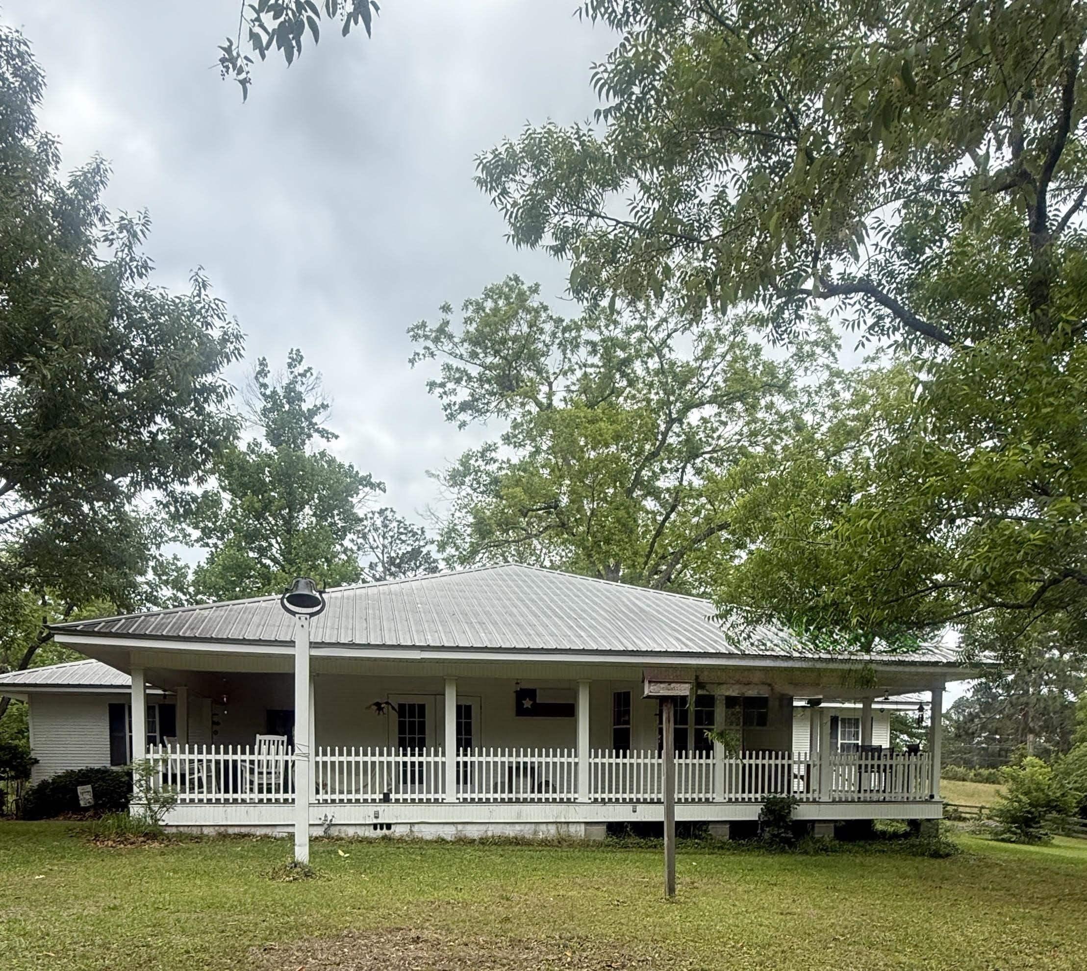 Image 2: Wrap Around Porch