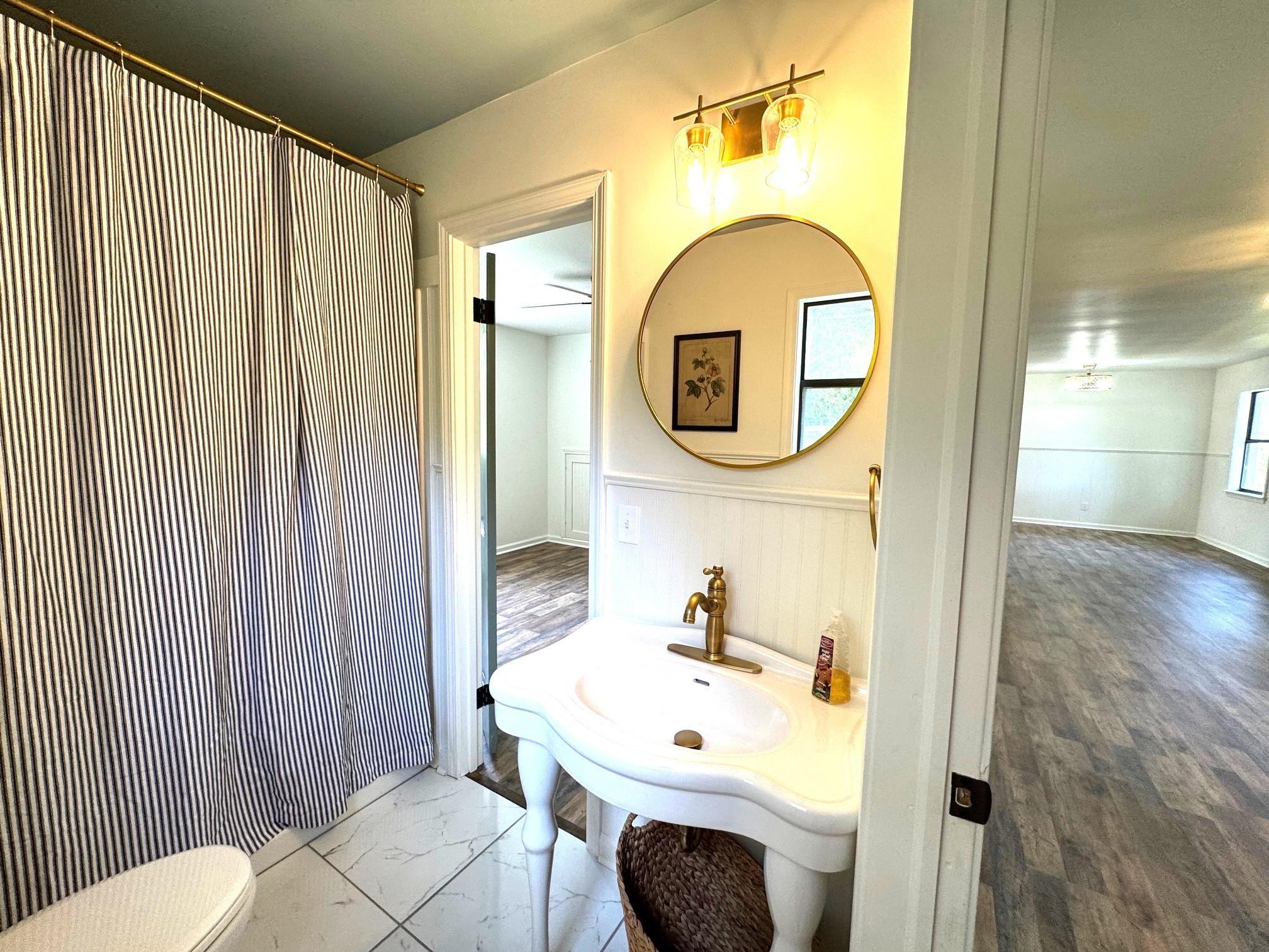 Image 3: DOWNSTAIRS BATH