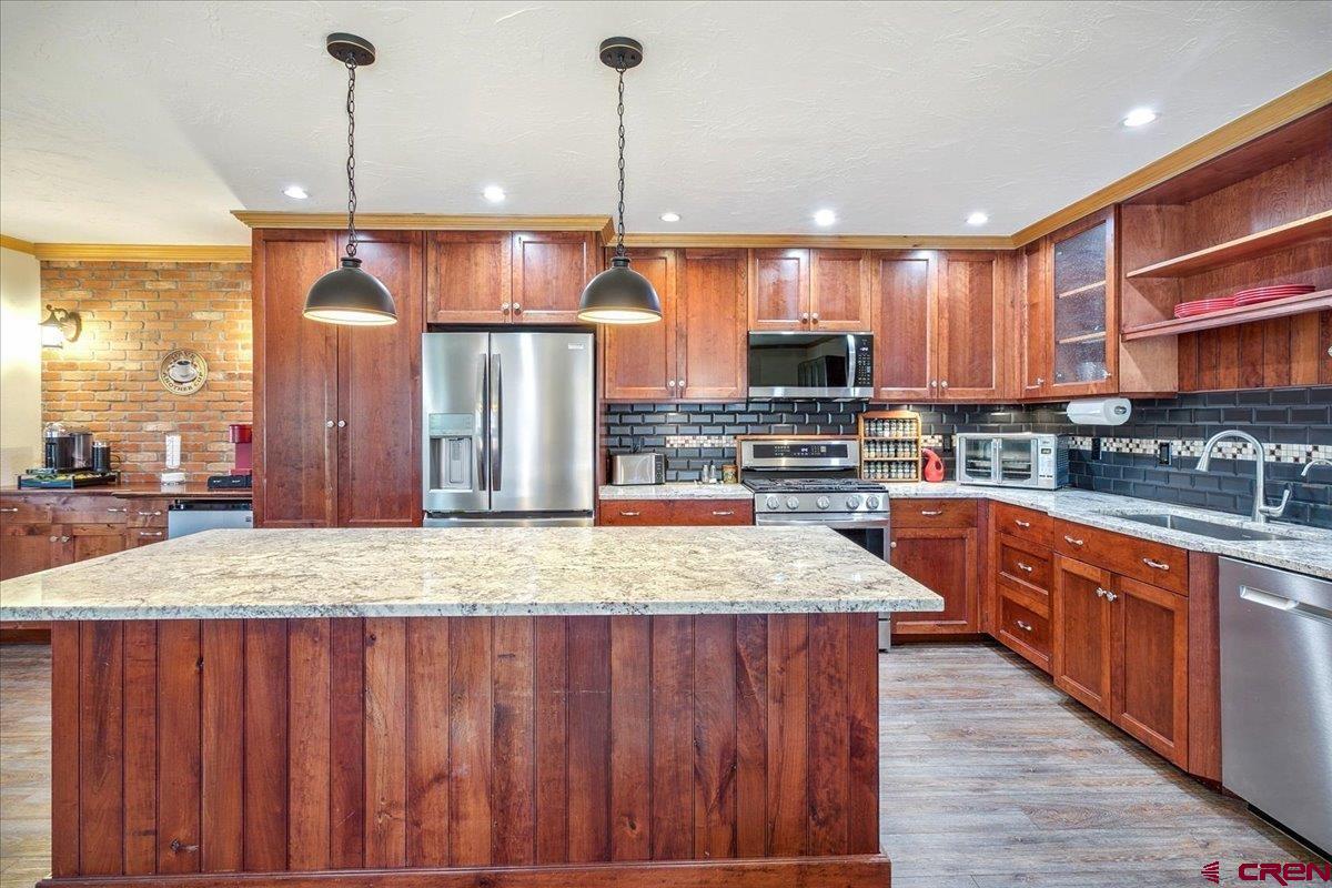 Image 3: Kitchen