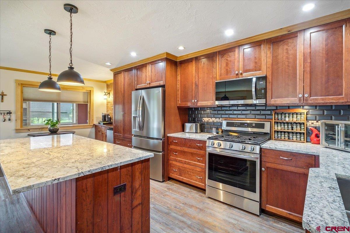 Image 4: Kitchen