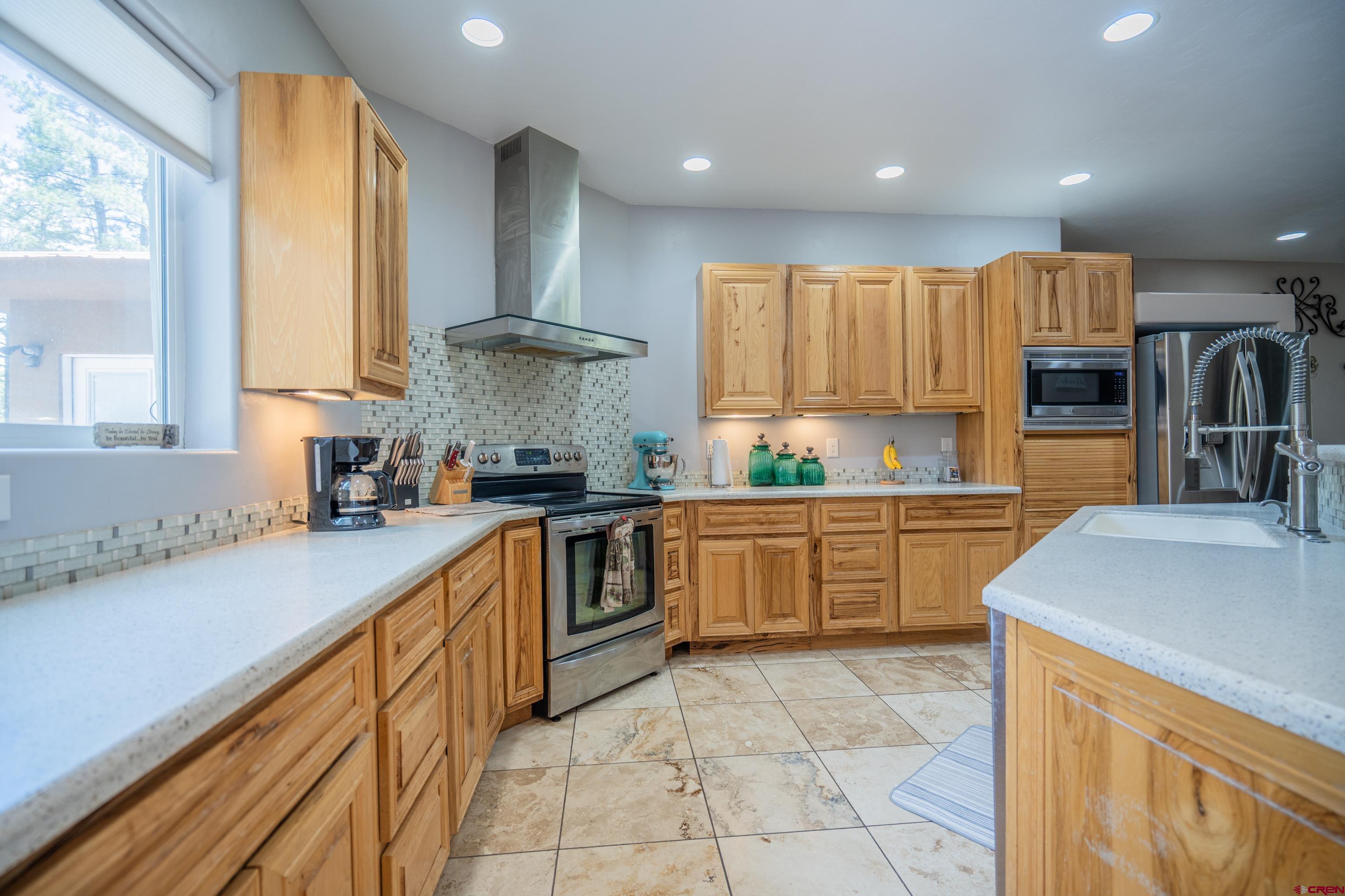 Image 4: Kitchen