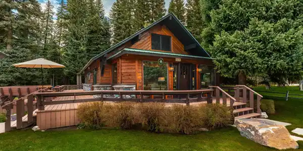 Image 4: Front Porch