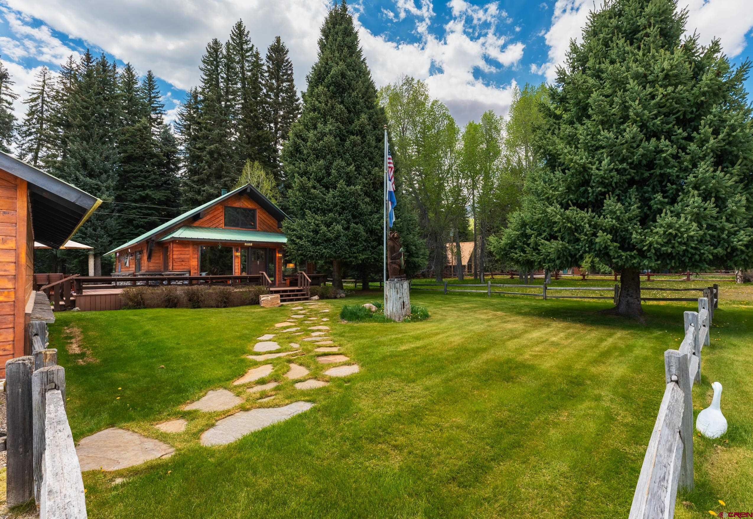 Image 4: Front Yard