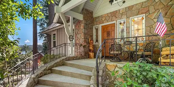 28065 N Peninsula Drive