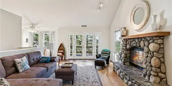 305 Summit Road