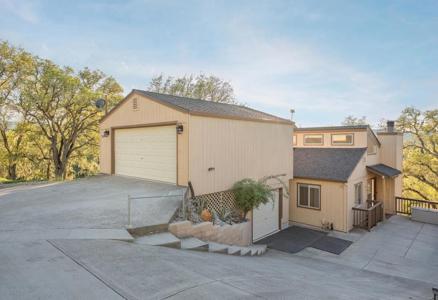 2627 Crows Nest Loop