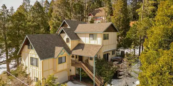 676 Zurich Drive