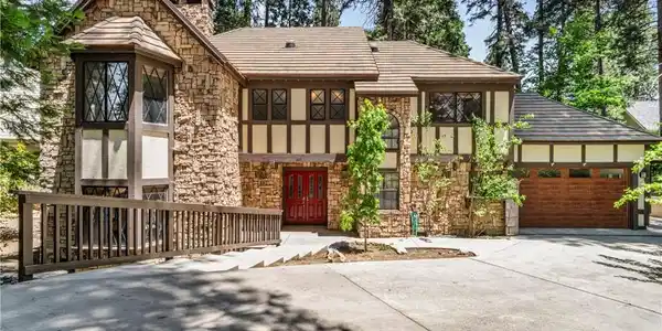 407 Giant Oak Circle
