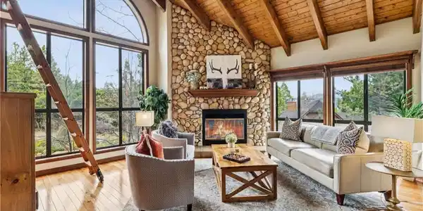 892 Nadelhorn Drive