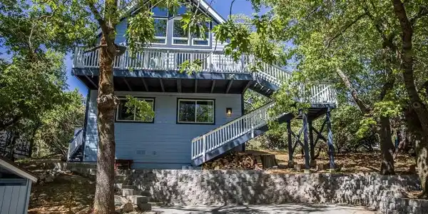 1216 Yosemite Drive