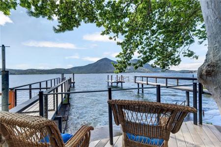 11421 Lakeshore