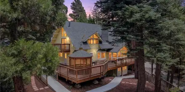 27427 Pinewood
