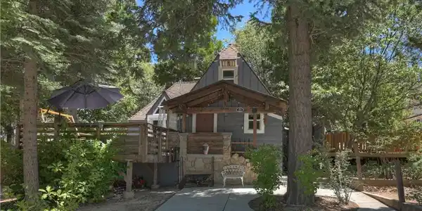 311 Hemlock