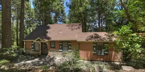 563 E Victoria Court