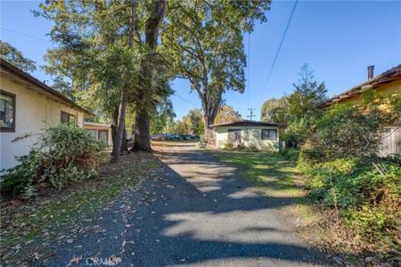 14051 - 14043 Lakeshore Drive