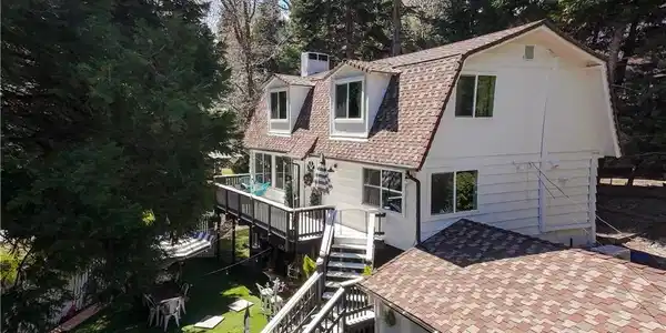 220 Oak Dr.