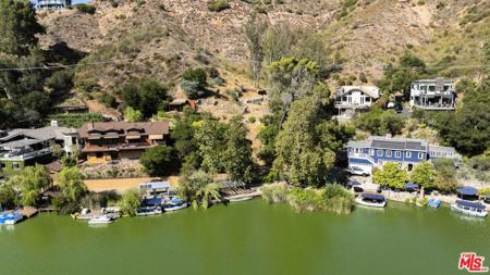 2100 Lakeshore Drive