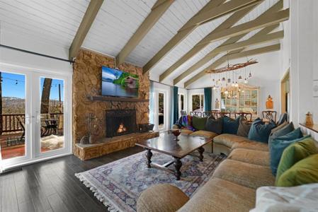 943 Nadelhorn Drive