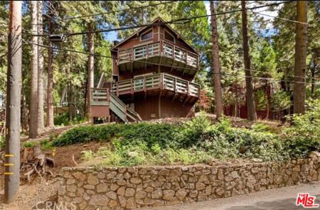 538 W Victoria Court