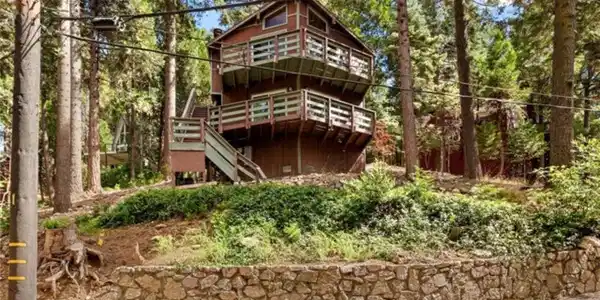 538 W Victoria Court