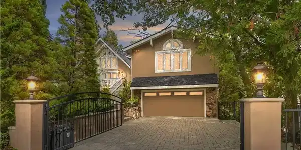 1107 St. Bernard Way