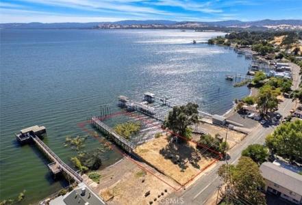 3383 Lakeshore