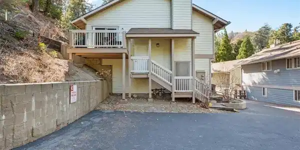 323 Canyon Crest