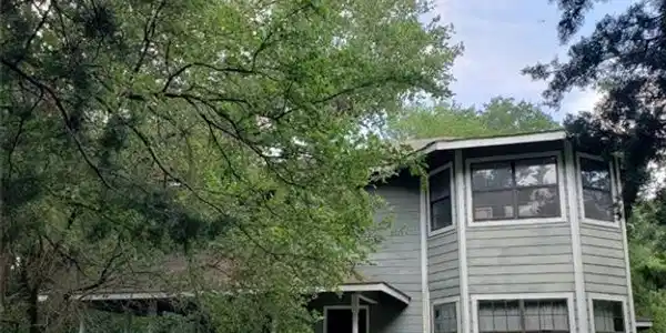 2 W Berry Court