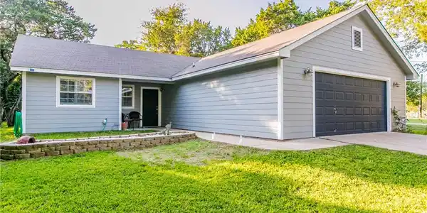 4901 Lakeaire Circle