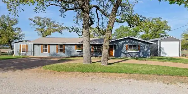 211 Apache Trail