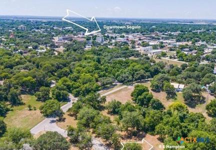 8 E Hampton Drive