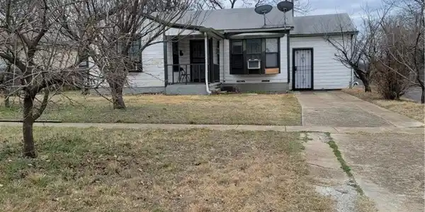 910 W Green Avenue