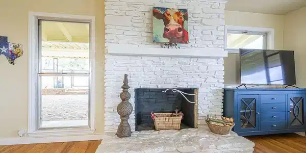 Image 4: living room fireplace