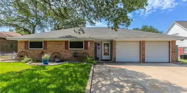 5 Windward Drive