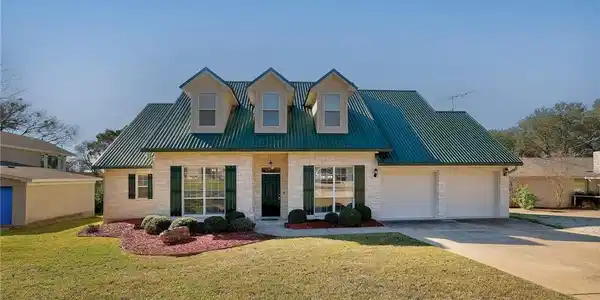 4966 Lakeaire Circle