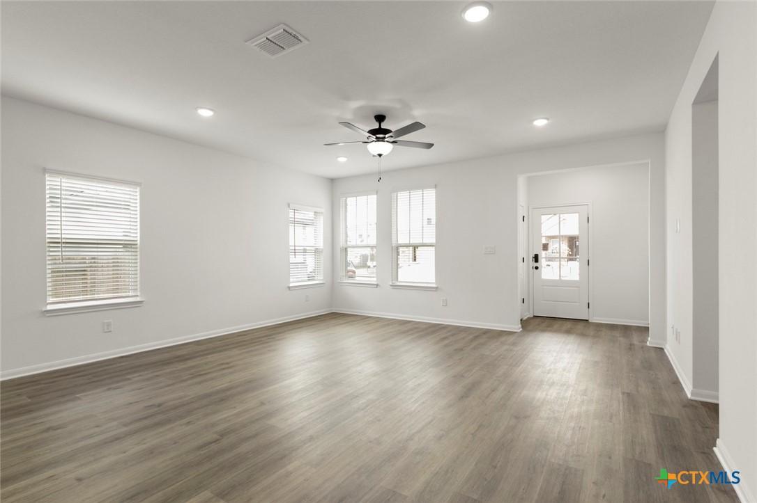 Image 4: 5_LivingRoom