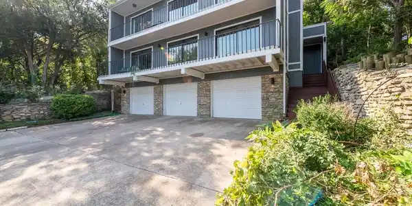 5561 Jackson Drive