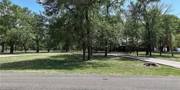 4942 Lakeaire Circle