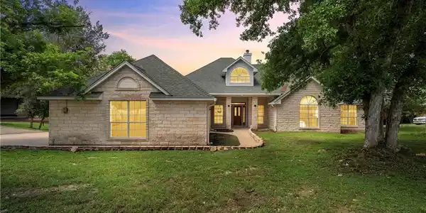5008 Lakeaire Circle