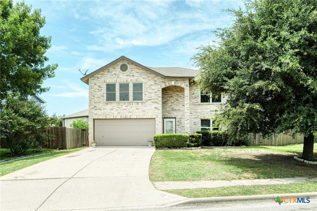 Image 1: Notice the lovely curb appeal of this beautiful ho