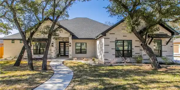 110 Lago Verde Lane