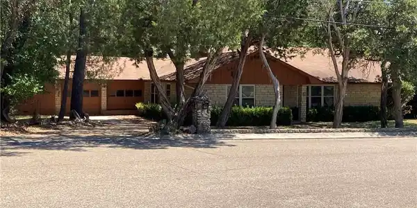 11 Morgans Point Boulevard