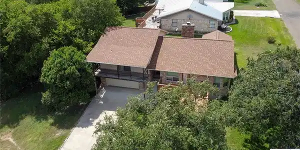 7201 Woodlake Circle