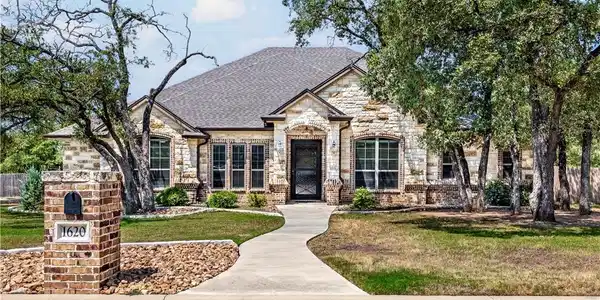 1620 Bosque Lago Drive