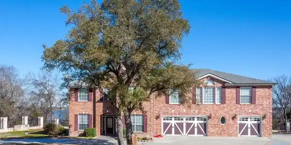 5250 E Lakeshore Drive