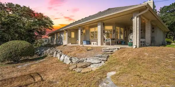 5591 Cliff Lane