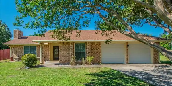 7273 Woodlake Circle