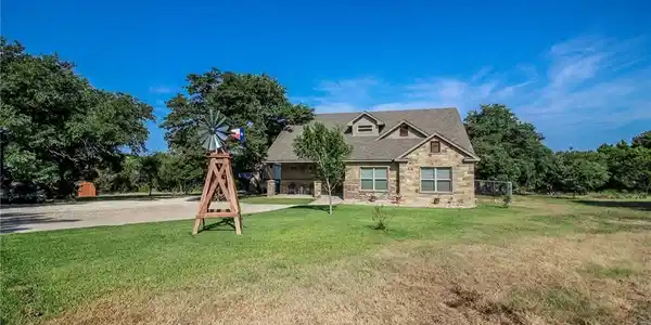 8 Pawnee Lane